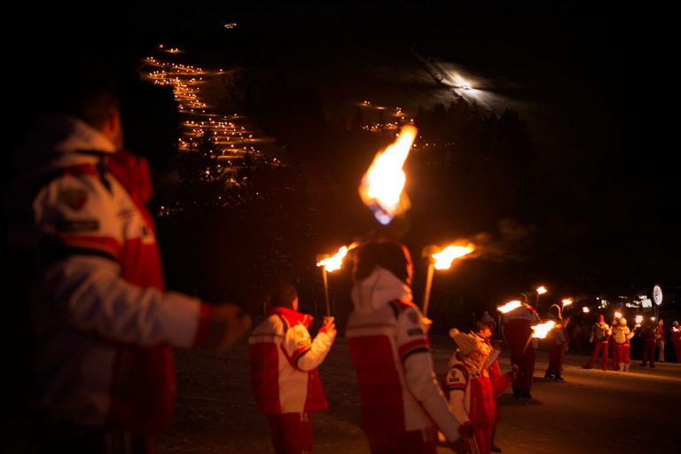 Torches Flambeaux En Cire - Lot De 200, Durée 100 Min, Poignée Bois Longue, Protection Anti-gouttes - Pour Feux De Camp, Extérieur - 13